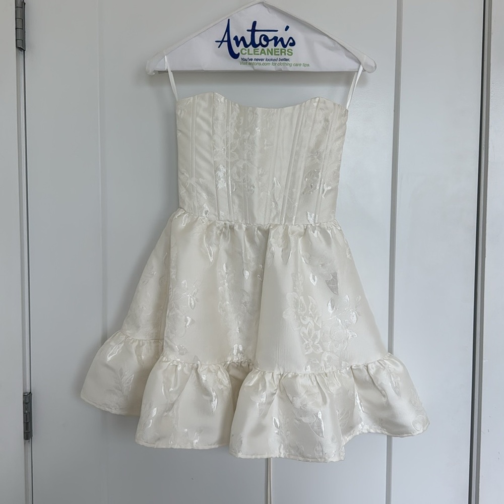 V. Chapman Ginny Dress in White Baroque Floral Strapless Mini Dress - Picture 5 of 6